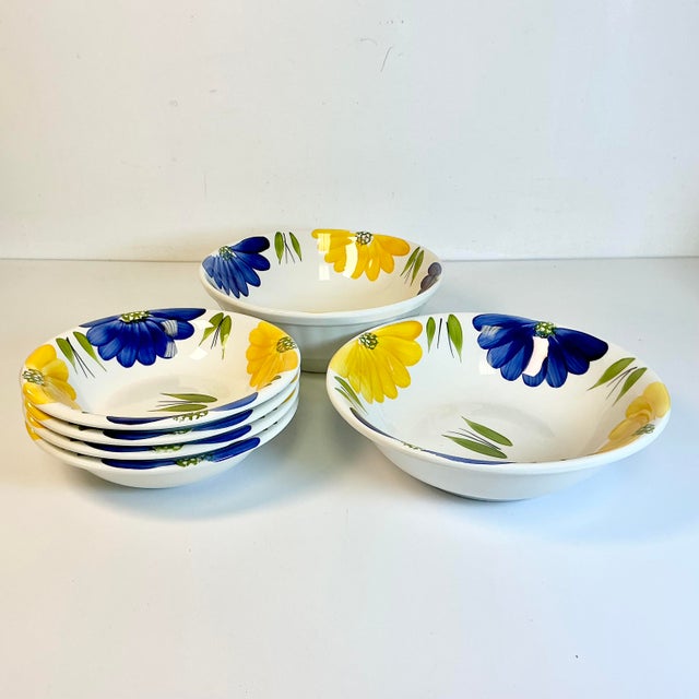 1980s Vintage Coastal Mediterranean Italian Daisy Flora Dinnerware - Set of 17. For Sale - Image 13 of 17