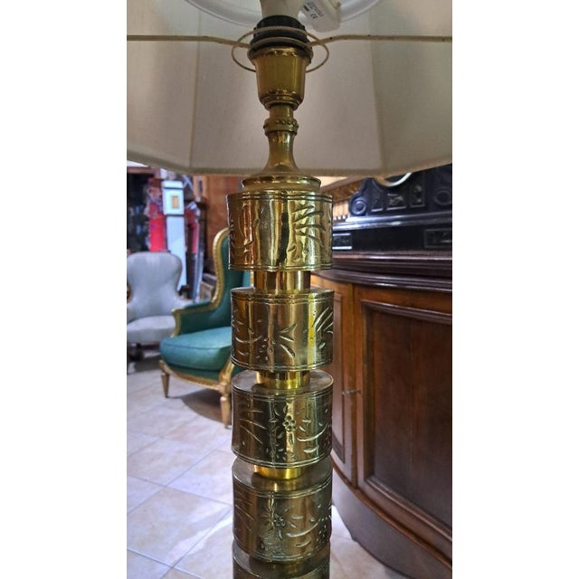 Brass floor lamp – 1970s modern antiques, originalImportant 1970s brass floor lamp, characterised by a slender structure...