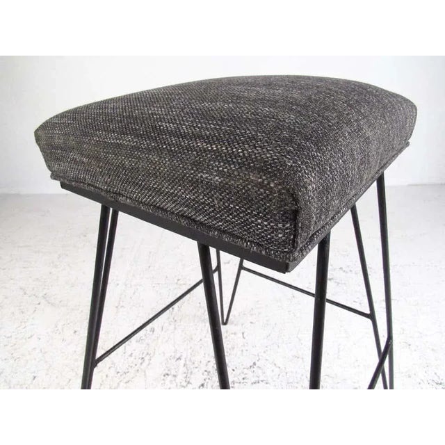 Set of Midcentury Hairpin Barstools For Sale In New York - Image 6 of 13