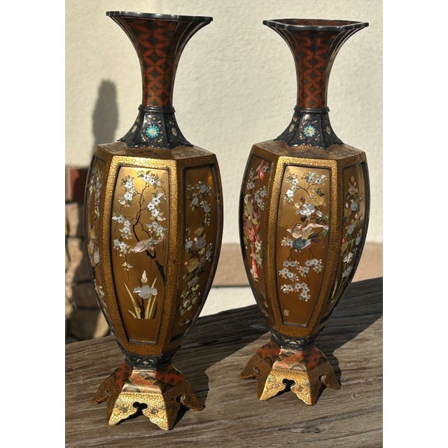 Exceptional Pair of Antique Japanese Meiji Period Shibayama Vases – Silver & Gold Lacquer, C. 1890 For Sale - Image 13 of 13