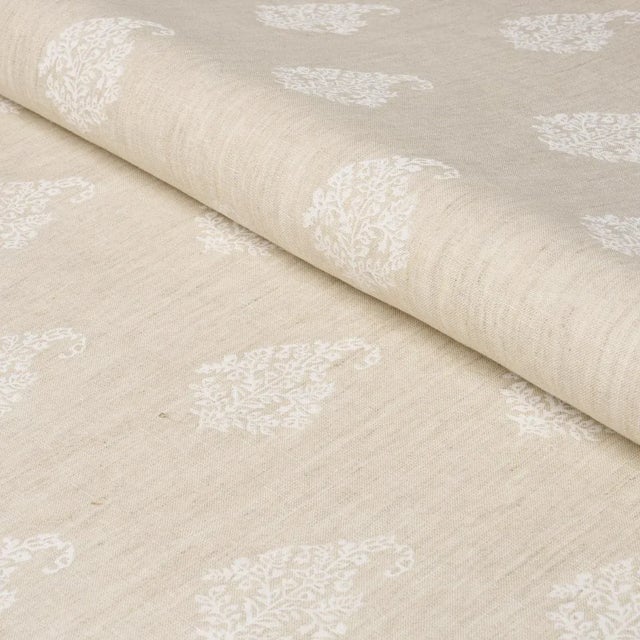 Schumacher SAMPLE - Schumacher Kerala Paisley Fabric In White On Neutral For Sale - Image 4 of 4