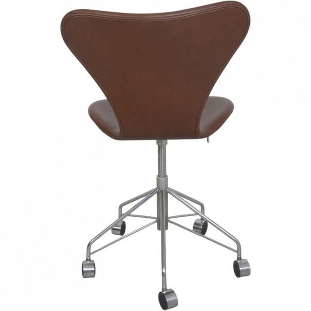 Brown Model 3117 Office Chair in Mokka Leather by Arne Jacobsen, 1980s For Sale - Image 8 of 14