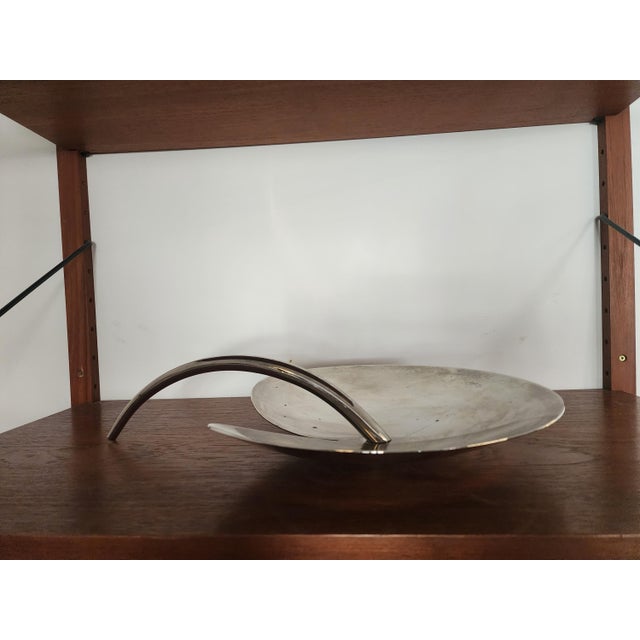 Measurements: • Length: 18 in (46 cm) • Width: 13 in (33 cm) • Height: 4.5 in (11.5 cm) • Weight: 1287 g Stunning Mid-...