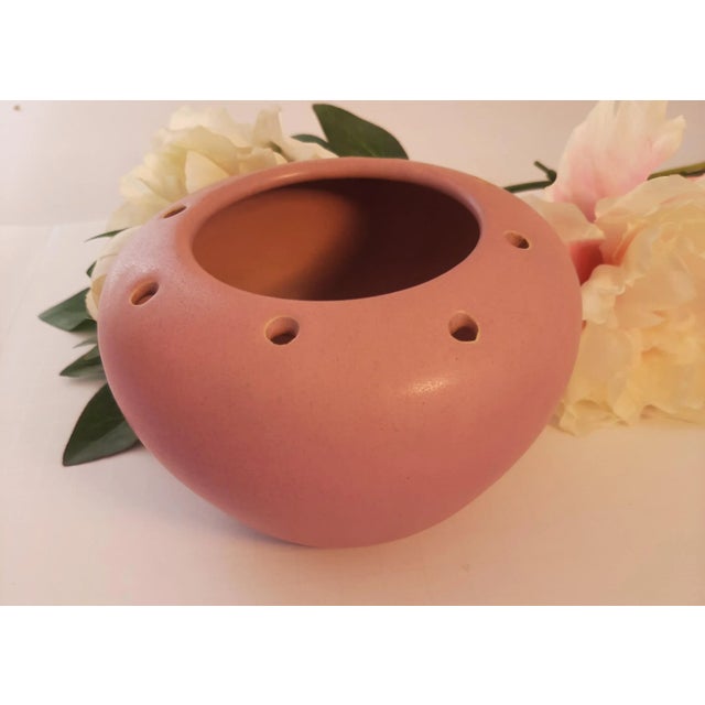 Vintage North Dakota Rosemeade Pink Pottery Vase For Sale - Image 4 of 12