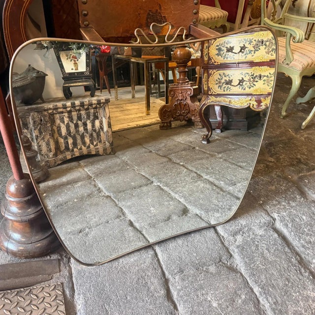 Metal 1950s Gio Ponti Style Mid-Century Modern Brass Italian Big Wall Mirror For Sale - Image 7 of 10