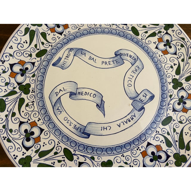 French Country Vintage Italian Faenza Hand-Painted Majolica Floral Wall Plate For Sale - Image 3 of 9