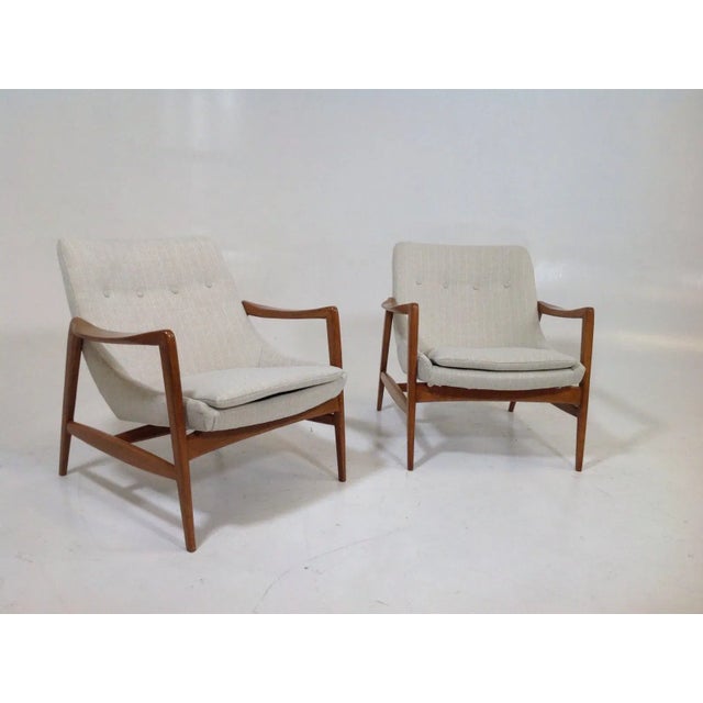 1980s Modern Mid Century Style Lounge Chairs in Boucle Fabric - Set of 2 For Sale - Image 5 of 7