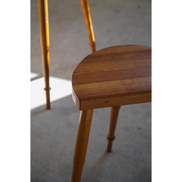 Mid-Century Danish Cabinetmaker Tripod Bar Stools in Pine, 1960s, Set of 2 For Sale - Image 15 of 18
