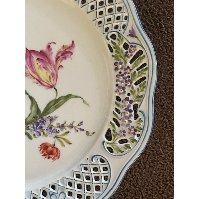 English 1990s Hand-Painted Decorative Plate For Sale - Image 3 of 7