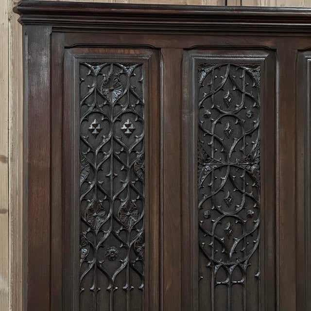 19th Century French Gothic Hall Bench With Trunk For Sale - Image 4 of 17