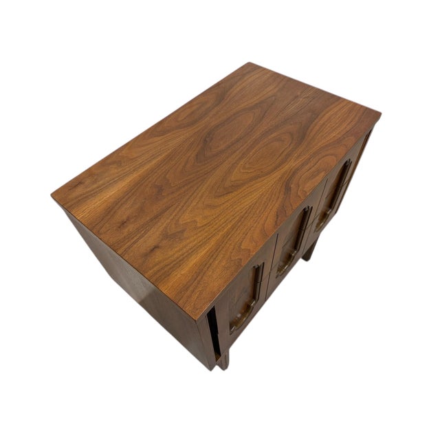 Wood Mid-Century Modern Walnut 2-Drawer Walnut Nightstands - Set of 2 For Sale - Image 7 of 7