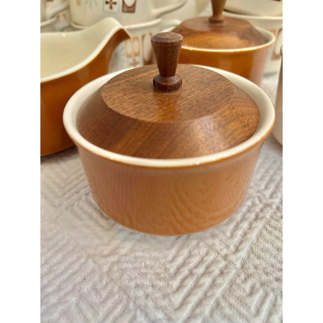 Mid Century Taylor, Smith and T “Moderne” Atomic Starburst Coffee Pot, Mugs and Sugar Bowls - a Set of 15 Pieces For Sale - Image 4 of 8