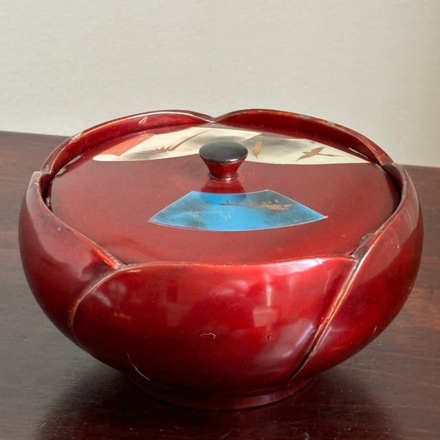 Mid-20th Century Japanese Lacquerware Lidded Box For Sale In Baltimore - Image 6 of 12