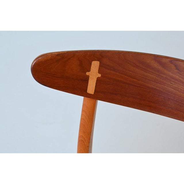 Model Ch30 Dining Chairs in Cowskin by Hans J. Wegner for Carl Hansen & Søn, Denmark, 1952, Set of 4 For Sale - Image 14 of 18