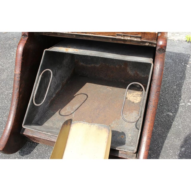 Wood 19th Century American Carved Oak Coal Scuttle With Shovel For Sale - Image 7 of 10