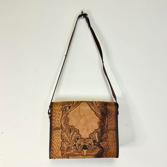 1970s Vintage Southwestern Boho Chic Hollywood Regency Leopard Tooled Leather Shoulder Handbag For Sale - Image 10 of 14