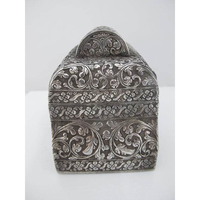 Early 20th Century Antique Indian Silver Embossed Flower Scroll Hinged Lid Casket Chest Box For Sale - Image 5 of 11