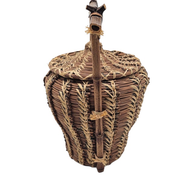 Late 20th Century Vintage Alaskan Pine Needle Basket by Jennifer Kelly – Pipaluk Designs Native American Handwoven Vessel For Sale - Image 5 of 10