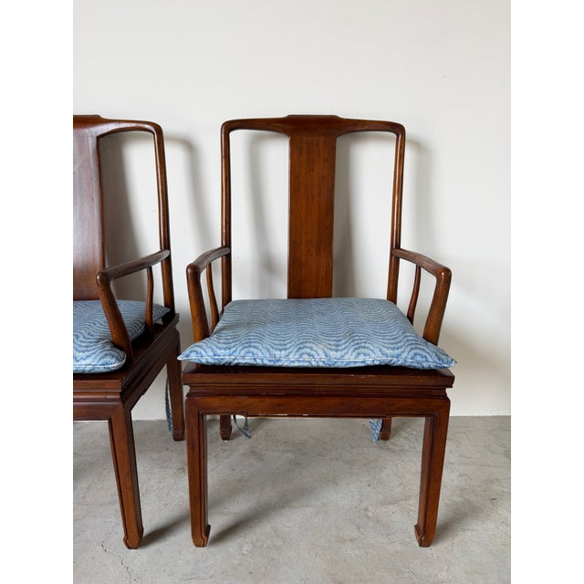 Vintage Henredon Hollywood Regency Chinoiserie Sculpted Mahogany Dining Armchairs – Pair For Sale In Miami - Image 6 of 16