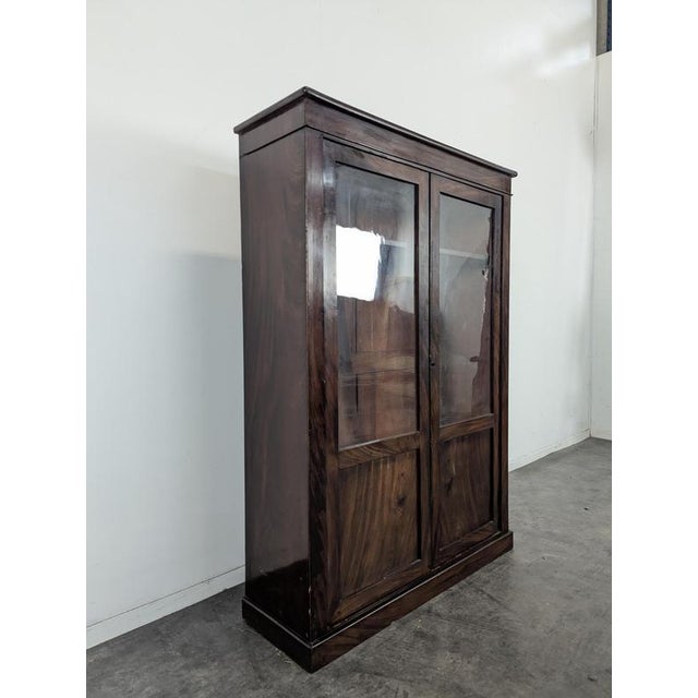 Louis Philippe Mahogany Display Cabinet, in Very Good conditions.