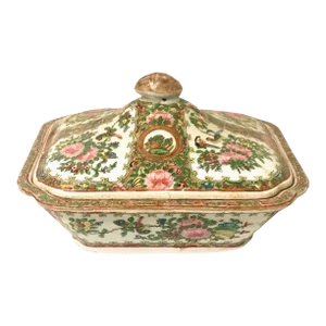 Early 19th Century Rose Medallion Chinese Export Covered Dish