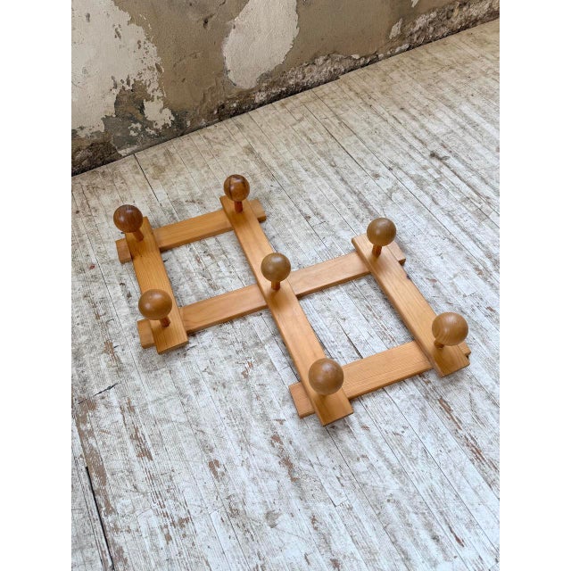 Solid pine wall coat rack from the 80s, mountain furniture type, accordion style. with its 7 balls, you can install many...