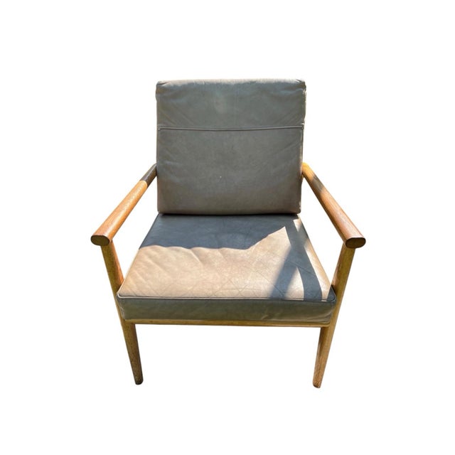 2010s Signed Pair of Thos. Moser White Oak & Leather ‘Fahmida’ Lounge Chairs | Mid-Century Modern For Sale - Image 5 of 7
