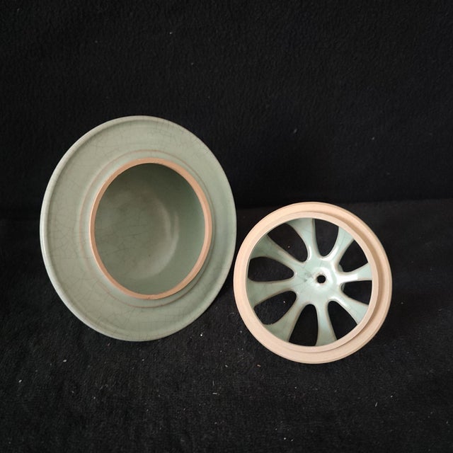 White Chinese Ceramic Censer,Guan Ware Crackle Glaze Celadon Glaze Porcelain Incense Burner For Sale - Image 8 of 10