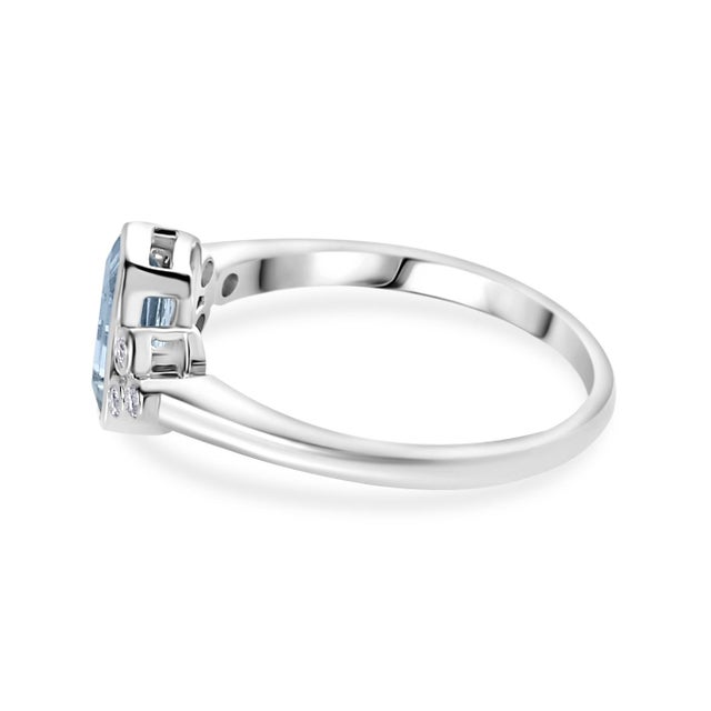 Contemporary Style 14k Gold Aquamarine Diamond Ring Size 6.5 For Sale - Image 4 of 12