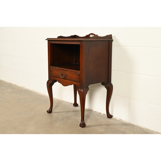 A gorgeous Queen Anne or Chippendale style nightstand or side table By Kindel Furniture USA, Circa 1950s Mahogany, with...