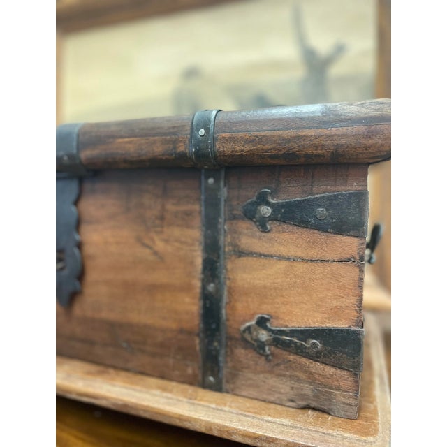 1970s Vintage Rustic Wooden Decorative Storage Trunk. For Sale In Seattle - Image 6 of 9
