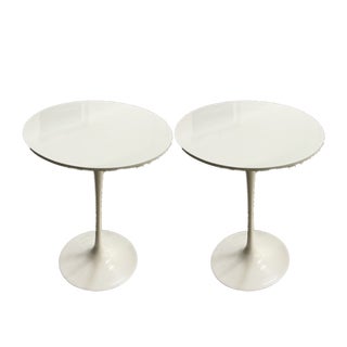Vintage White Tulip Side Table by Eero Saarinen for Knoll International, 1960s, Set of 2 For Sale