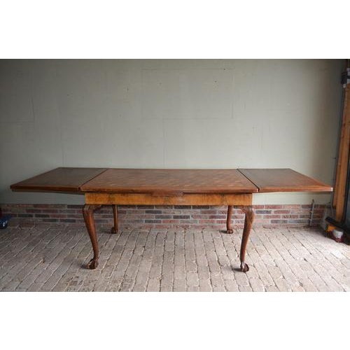 19th-century Dutch walnut and oak extendable table. The height is 77 cm. The width is 99 cm. The length is 149 cm. The...