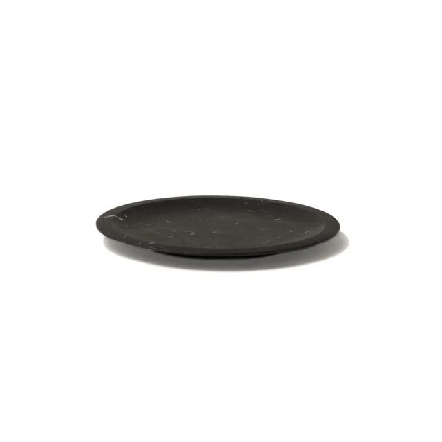 Piatto Piano #1 - dining plate - Black by Ivan Colominas Materia e Tavola Collection Dimensions: 25 x 2 cm Materials: Nero...