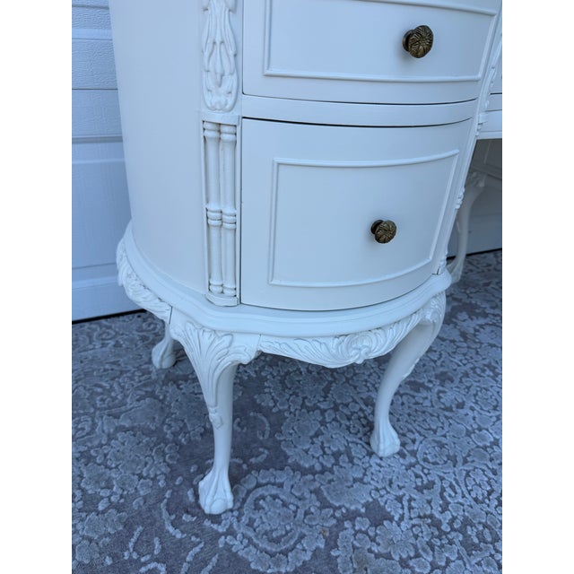 French Provincial Vintage French Provincial Kidney Desk in Vintage Ivory Finish With Claw-and-Ball Feet For Sale - Image 3 of 13
