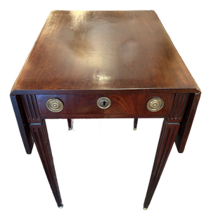 19th Century Antique Mahogany Federal Style Drop Leaf Table