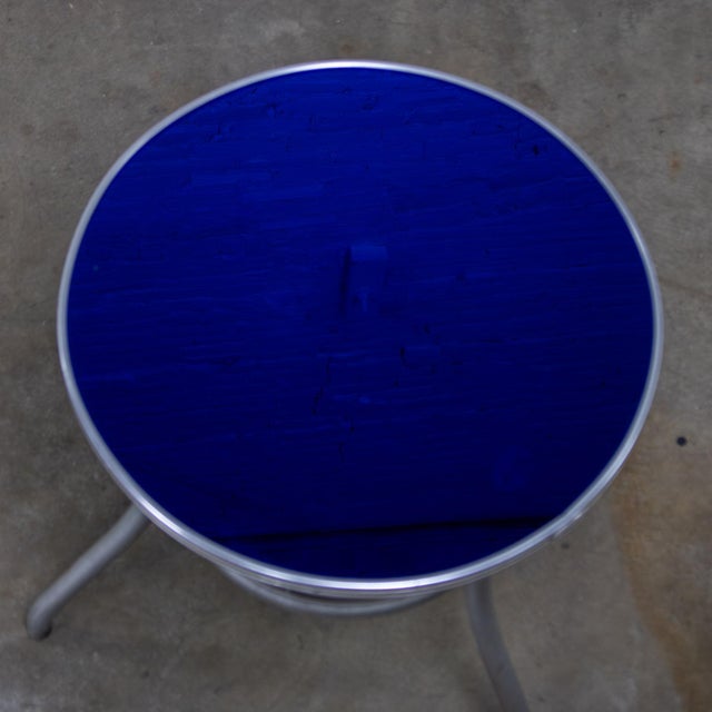 20th Century Streamline & Art Moderne End or Side Table W/ Steel Frame & Round Cobalt Blue Mirror Top For Sale - Image 10 of 18