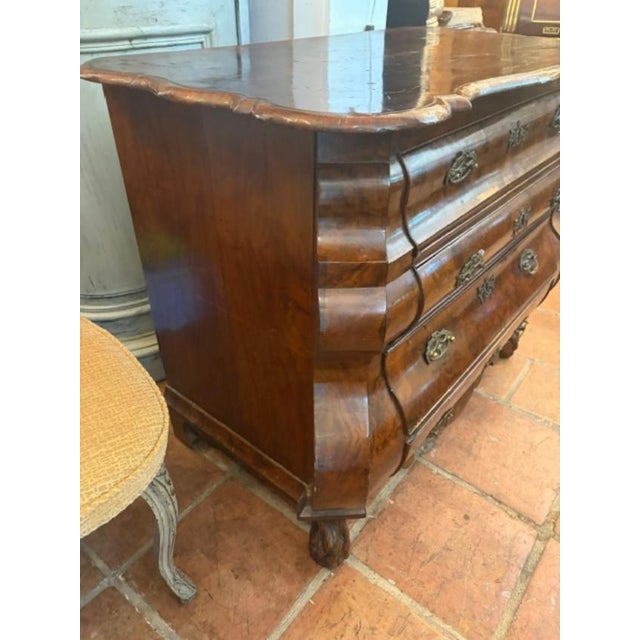Circa 1760 Dutch Burr Walnut Bombay Chest of Drawers ( Commode ) For Sale - Image 10 of 11
