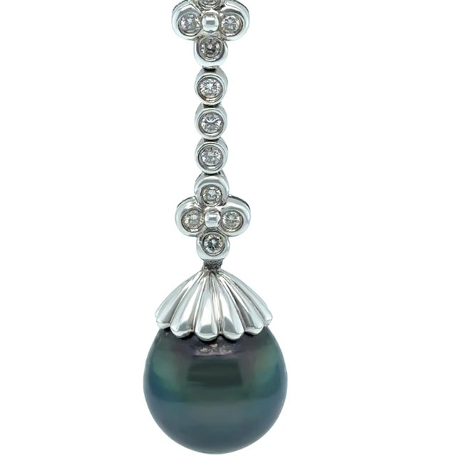 Contemporary 18ct White Gold Tahitian Pearl and Diamond Necklace 1.20ct 35.17g For Sale - Image 3 of 8