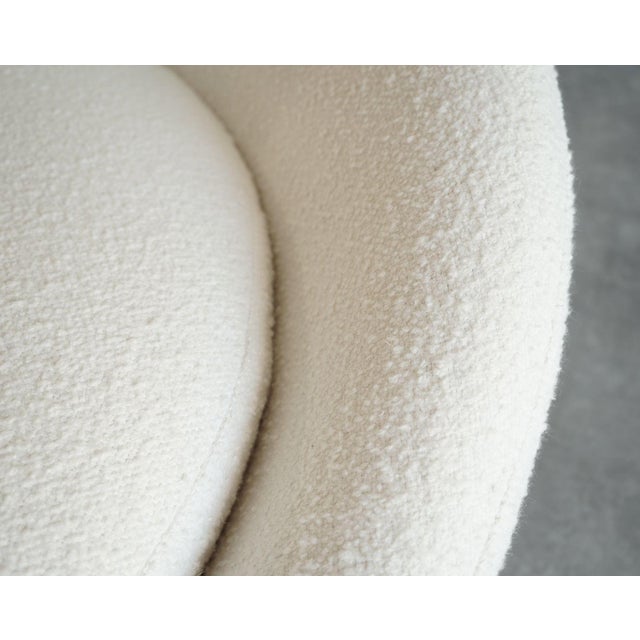 Milo Baughman Satellite Chaise Lounge in Boucle and Walnut, C. 1970s For Sale - Image 9 of 9