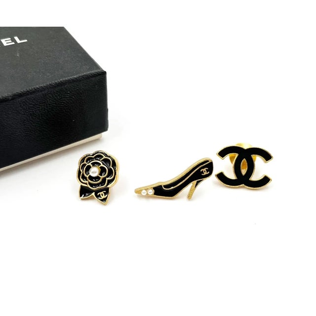 Chanel Vintage Gold Plated Black CC Heel Camellia Pins *Marked 02 *Made in France *Comes with the original box...