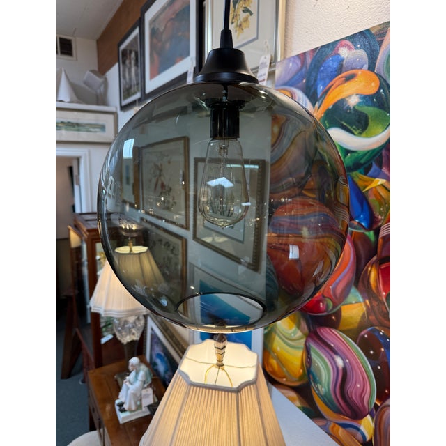 Design Plus Gallery presents the Smoke Modern Solitaire by Jeremy Pyles for Niche. This pendant is a charismatic lighting...