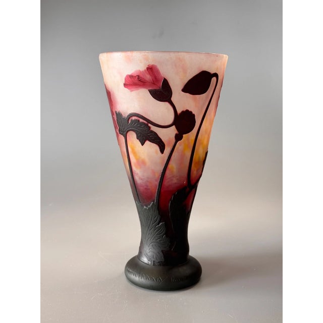 Daum Nancy, wonderful poppy vase. Circa 1900 of conical shape with a wide foot. Light gray glass with inclusions of yellow...