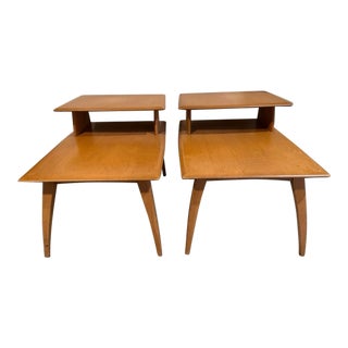 1950s Pair of Vintage Mid Century Modern Heywood Wakefield Champagne Step Side Tables For Sale