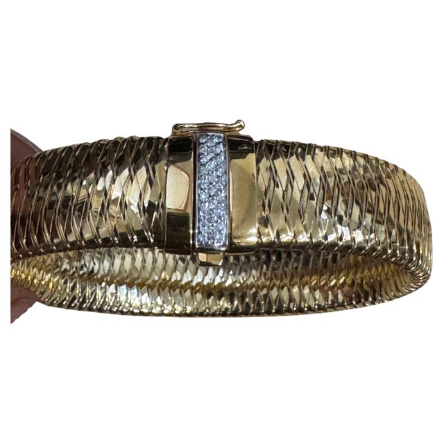 Roberto Coin Diamond Bangle Woven Bracelet 18 Karat Yellow Gold Estate, Medium For Sale - Image 17 of 18