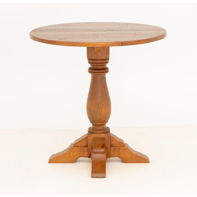 Early 20th Century American Circular Pine Wood Pedestal Table For Sale - Image 5 of 8