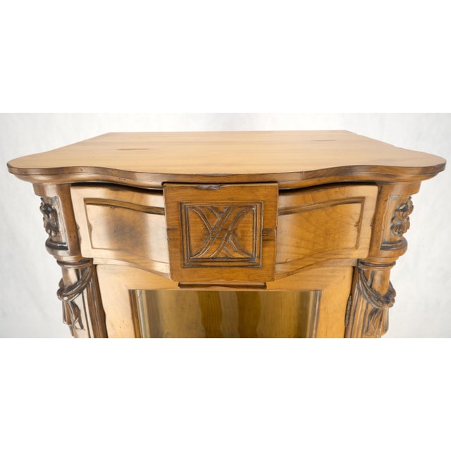 Compact Regency One Door Carved 26" Wide 3 Tier Italian Curio Cabinet For Sale - Image 6 of 9