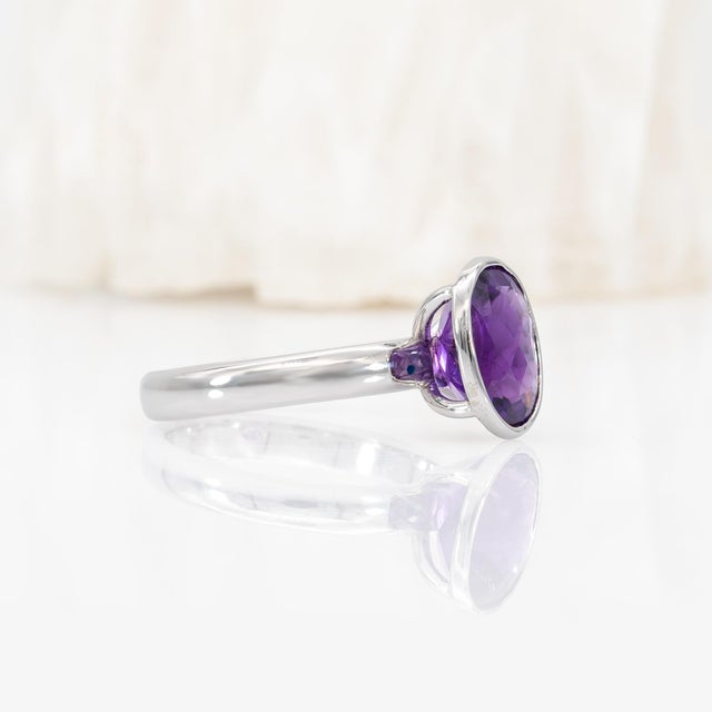 2020s 2.6Ct Amethyst Solitaire Ring With Bezel Setting: Solid 14k Gold, Size 6.75 For Sale - Image 5 of 8