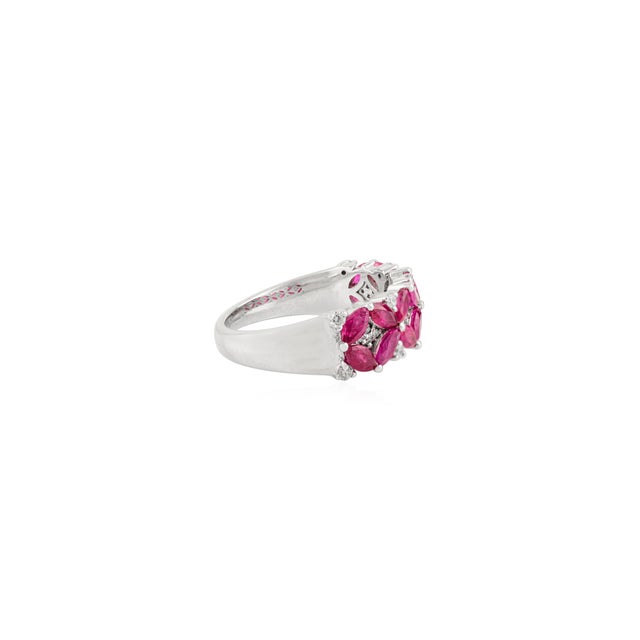Art Deco Floral Ruby Ring With Cluster Diamonds in 14k White Gold Size 7 For Sale In New York - Image 6 of 12