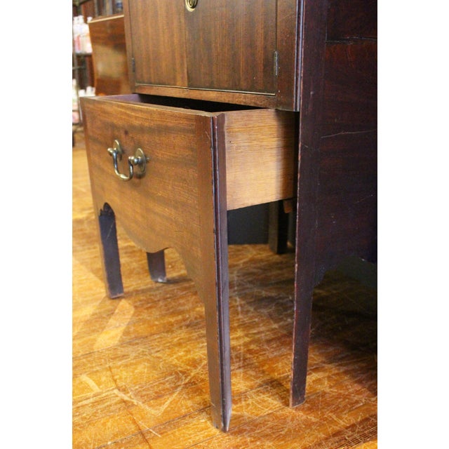 Wood Circa 1765-1780 English George III Period Bedside Commode Table For Sale - Image 7 of 8